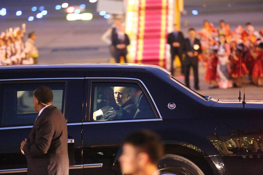 Tổng thống Mỹ Donald Trump tới Hà Nội chiều nay (11/11), bắt đầu chuyến thăm chính thức Việt Nam. Ảnh: Công Duy