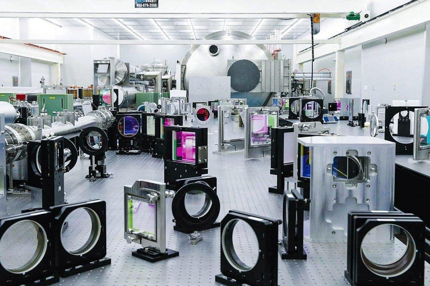 Các thiết bị laser ở Thượng Hải. (Ảnh: Viện Khoa học Trung Quốc)