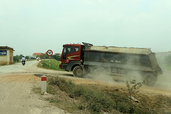 Hà Nội: Đề xuất xử lý vi phạm đê điều như xử lý vỉa hè