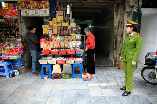 Vỉa hè Hà Nội bất ngờ giảm nhiệt trước 'giờ G'