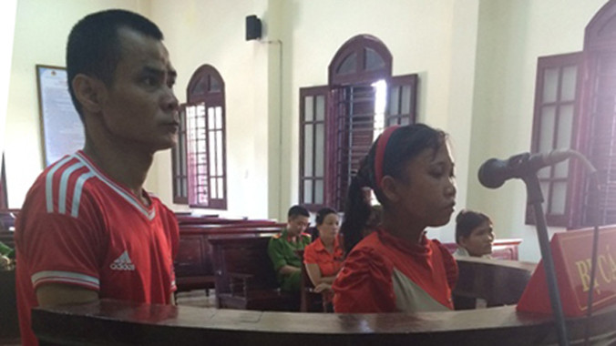 Thông và Cúc tại tòa. Ảnh: HS.