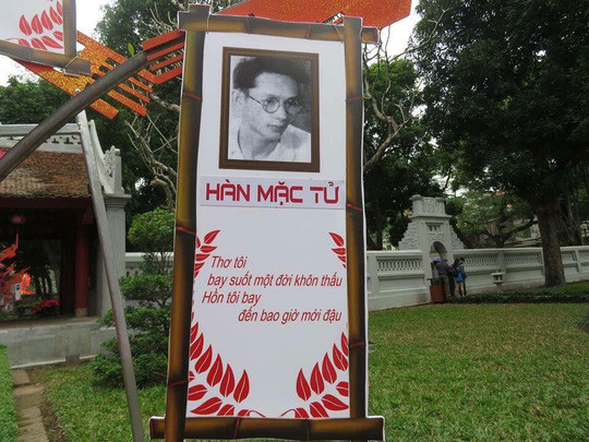 Pa-nô có tên và thơ Hàn Mặc Tử bị gắn nhầm ảnh nhà thơ Yến Lan.