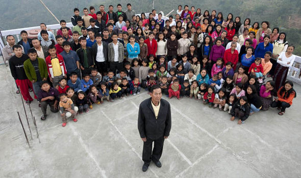 Người đàn ông sống hạnh phúc bên 39 vợ và gần 100 con