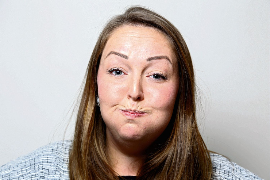 Chỉ trong 2 tiếng thực hiện bài phỏng vấn, Lisa đã nấc hơn 20 cái 