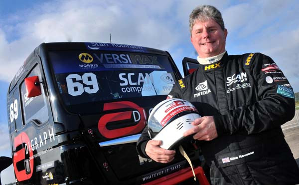 Kỷ lục lái xe tải nhanh nhất thế giới thuộc về một... người mù