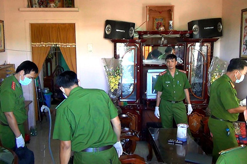 Bên trong nhà nạn nhân 