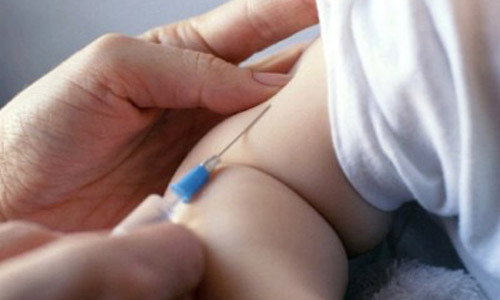 Mẹ đầu độc con gái bằng... nước tiểu để được nổi tiếng