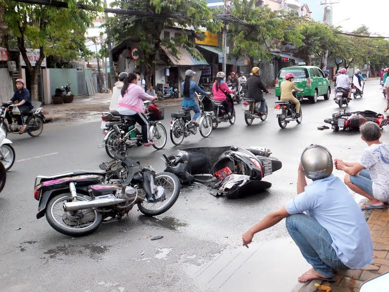 Hiện trường vụ gây tai nạn liên hoàn.