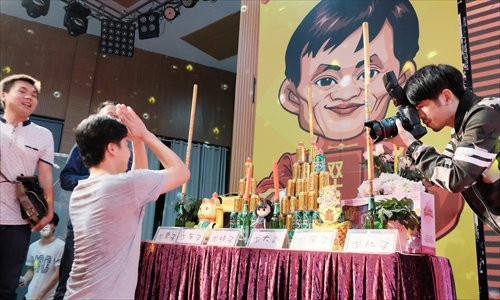 Lập bàn thờ cầu tỷ phú Jack Ma "phù hộ".