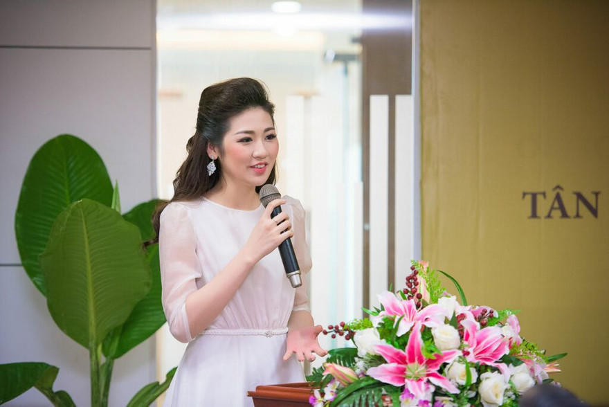 Á hậu Tú Anh trở thành đại sứ Tân Hoàng Minh