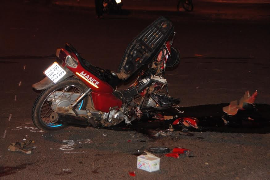 Chiếc xe máy bị biến dạng