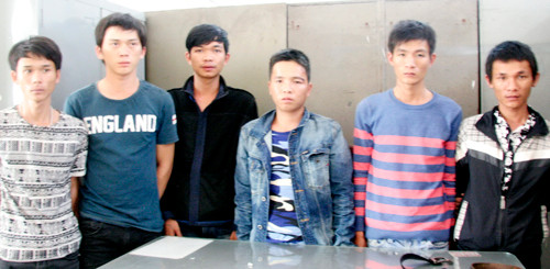 Các thanh niên hỗn chiến trước quán bar ở TP Nha Trang.