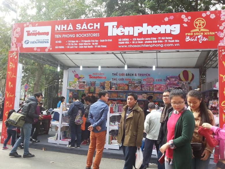 Gian hàng Nhà sách Tiền Phong tại “Phố sách Xuân Bính Thân 2016”