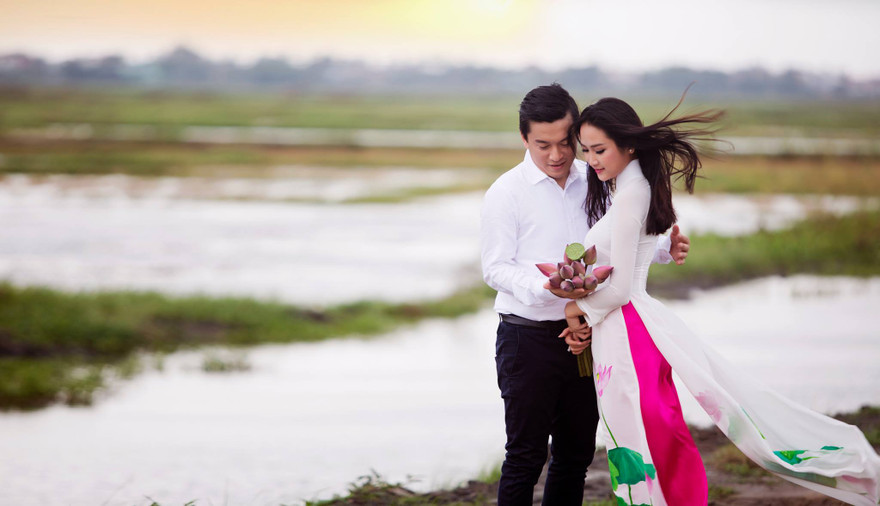 Khoảnh khắc yên bình của Lam Trường bên vợ 9X 