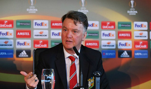 Van Gaal chia sẻ muốn tới Anh vì yêu không khí và sự cuồng nhiệt của CĐV. Ảnh: Reuters.