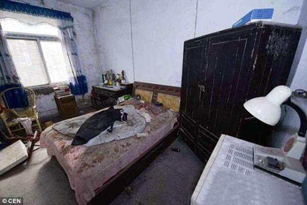 Căn hộ tồi tàn của người đàn ông xấu số.