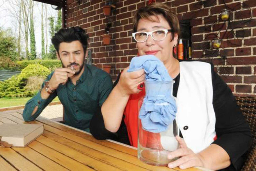 Bà Katia rất thích thú với phát minh này của mình.