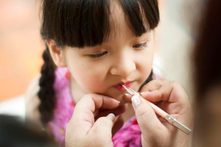 Á quân Vietnam's Got Talent Bích Ngọc ra MV cùng mẹ 