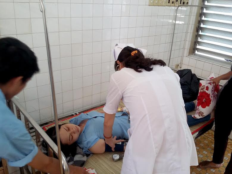 Hơn 60 công nhân nghi bị ngộ độc sau khi ăn bún riêu