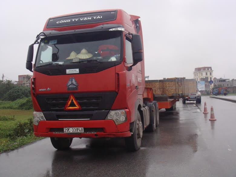 Các xe chở hàng siêu trường bị xử lý