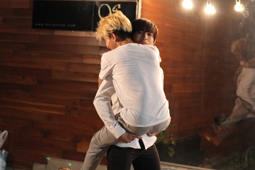 Tim 'thắm thiết' cùng đạo diễn Khương Vũ 