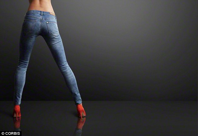 Những xu hướng thời trang 'tàn phá' sức khoẻ 