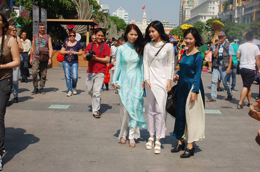 Áo dài là trang phục hot nhất Xuân Bính Thân 2016 