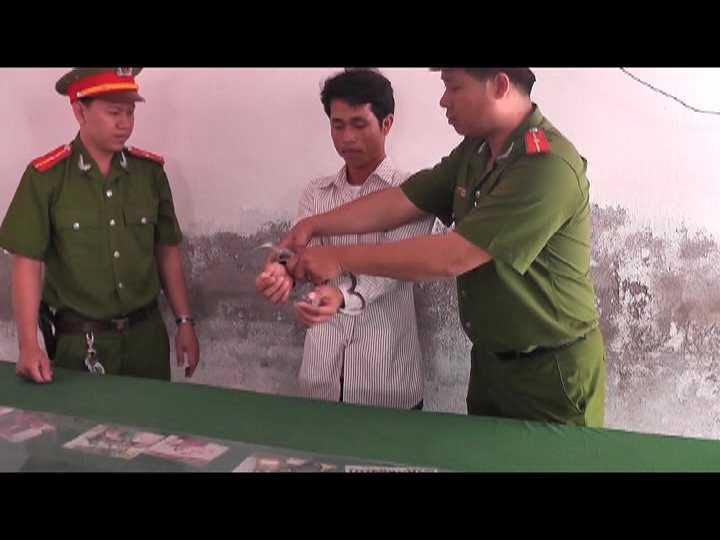 Nhân Em tại cơ quan điều tra 