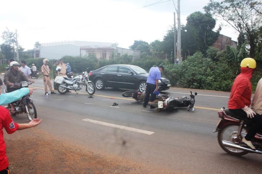 Cơ quan chức năng có mặt hiện trường điều tra vụ việc.