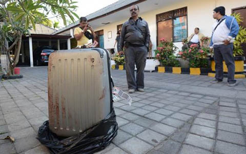 Giấu xác mẹ trong vali suốt 8 tháng vì không đủ tiền làm đám ma