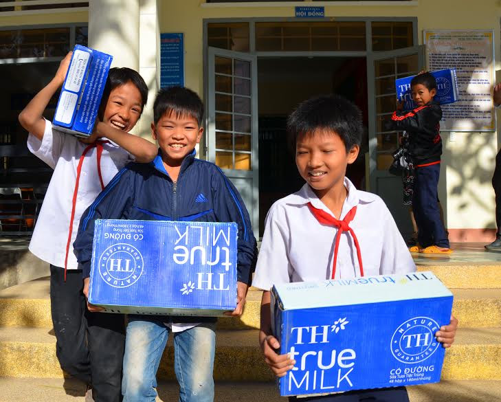 Đắk Lắk: 2.000 thùng sữa đến với học trò vùng sâu Ea Soup 