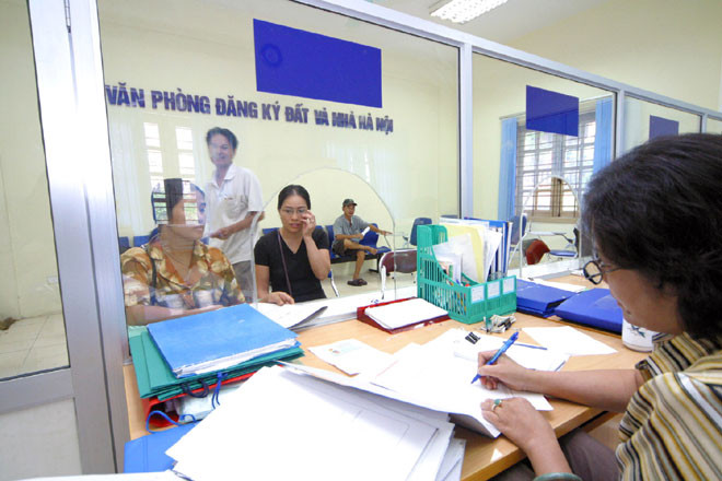 Hà Nội sẽ tinh giản biên chế theo phương án 'ra 2 vào 1'