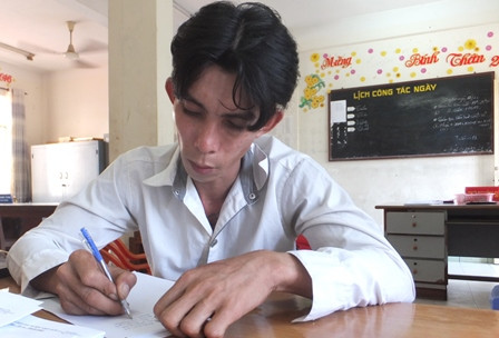 Nghi phạm Quốc tại cơ quan công an