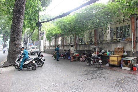 Lực lượng chức năng đang khám nghiệm hiện trường sáng 20/12