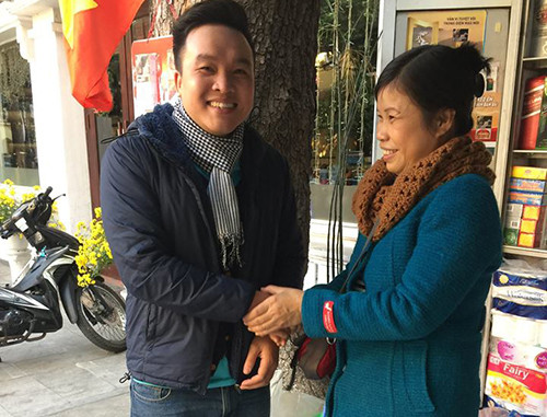 Chị Nguyễn Thị Hồng cảm ơn anh Lê Đức Hiếu đã bắt giúp kẻ gian