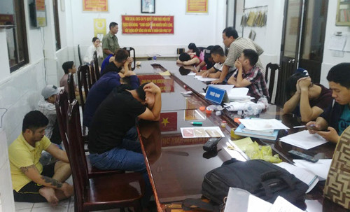 Nhiều người bị đưa về trụ sở làm việc