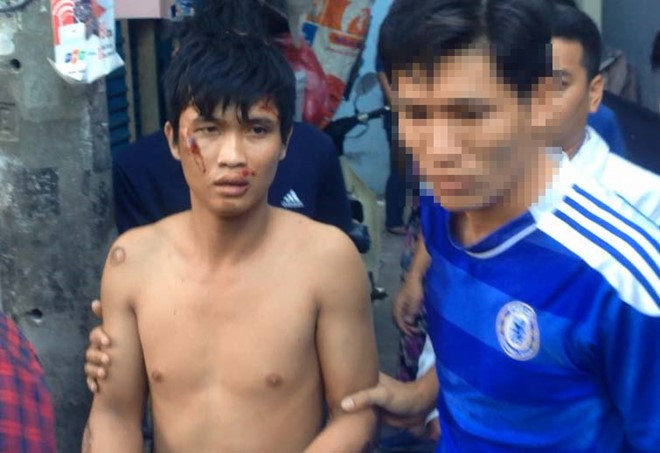 Thanh niên bị tình nghi ngáo đá cố thủ trong nhà dân