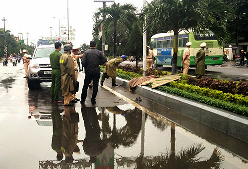 Cảnh sát phong toả, khám nghiệm hiện trường