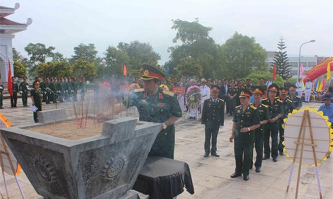 Kon Tum: Truy điệu, an táng 14 hài cốt liệt sĩ