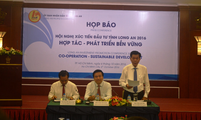 Họp báo về Hội nghị xúc tiến đầu tư của tỉnh Long An sáng 6/10.