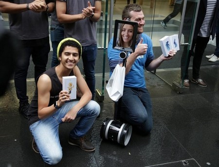 Robot Lucy đã hoàn thành xuất sắc nhiệm vụ khi mua giúp chủ nhân một chiếc iPhone 6S.