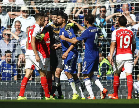 Sự cố của Diego Costa và Paulista vẫn còn rất “nóng”.