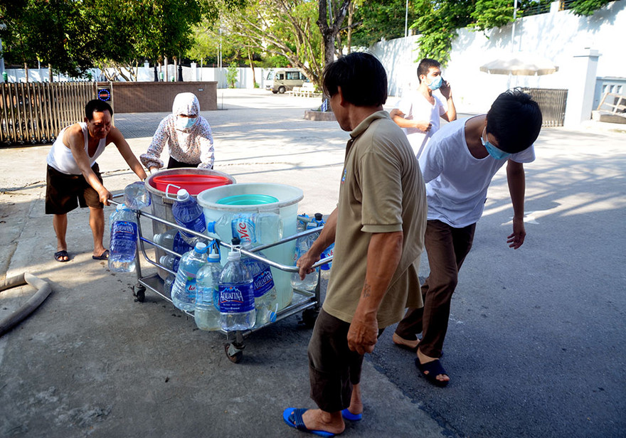 [ẢNH] Bệnh nhân vật vã trong cơn khát nước