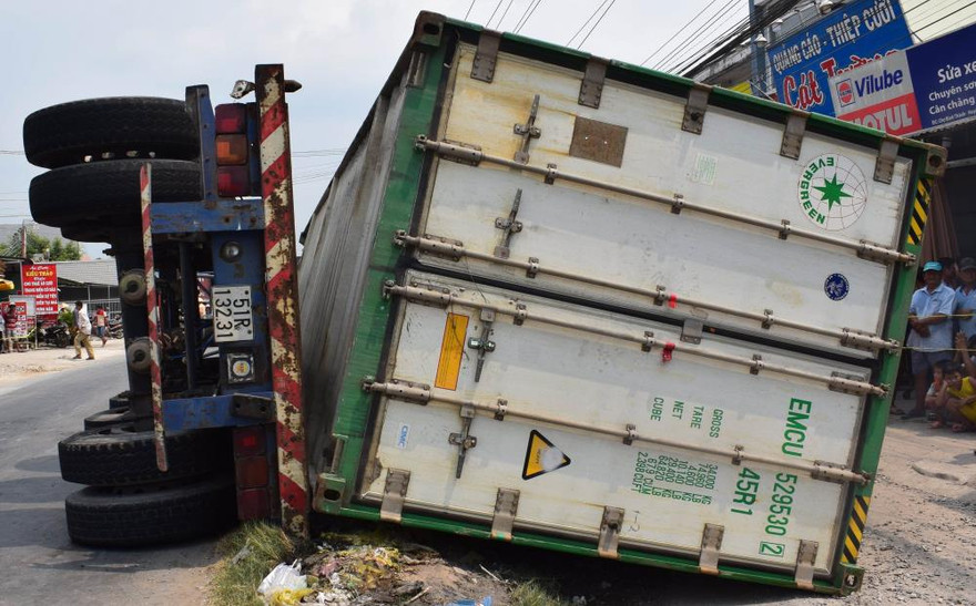 Bản tin 8H: Tài xế container đè chết ba bà cháu ở Đồng Tháp dương tính ma túy