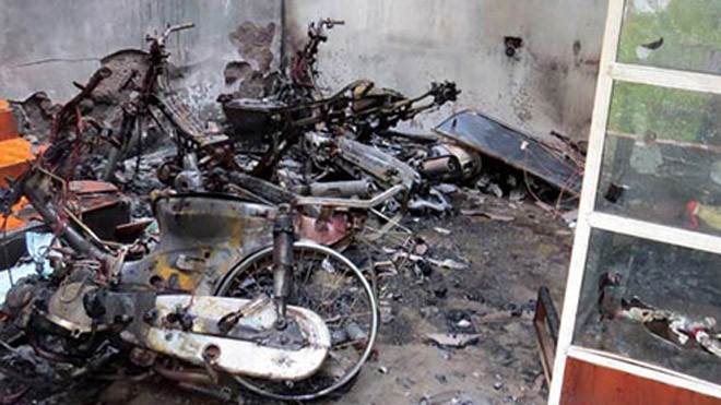 3 chiếc xe máy là tài sản đắt giá nhất của gia đình bà Thanh đã bị lửa thiêu rụi cùng với nhiều tài sản, đồ gia dụng trong nhà