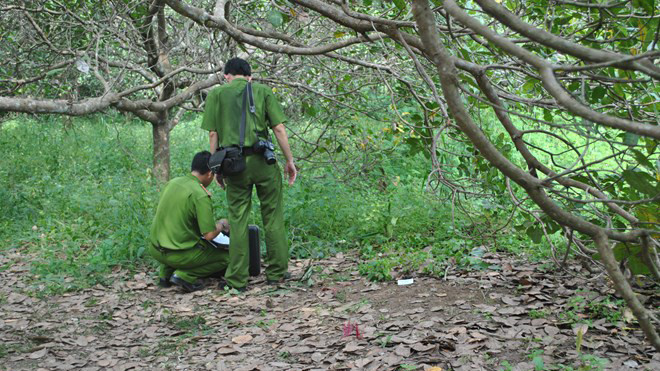 Công an khám nghiệm hiện trường