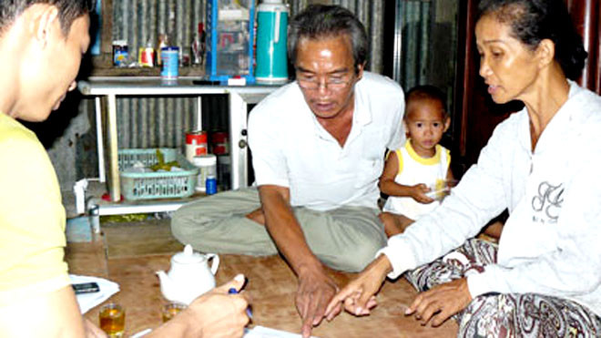 Ông Đứng, bà Ngọc trình bày bức xúc với báo chí