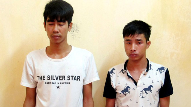 Giang và Tuấn tại cơ quan công an. Ảnh: Việt Đức