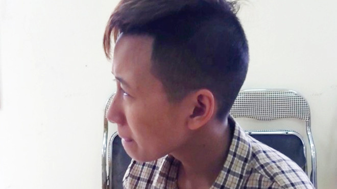 Thiếu nữ 19 tuổi giả trai khóc nức nở khi nhìn thấy ống kính máy ảnh. Ảnh: Việt Đức