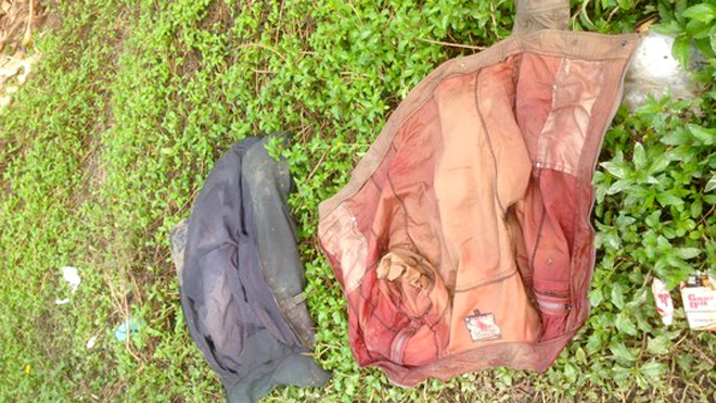 2 chiếc áo được công an tìm thấy